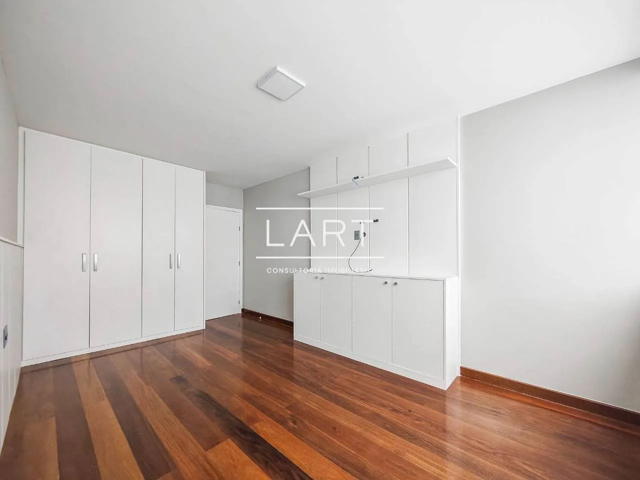 Furnished apartment, 465 m², with a water view — photo 8