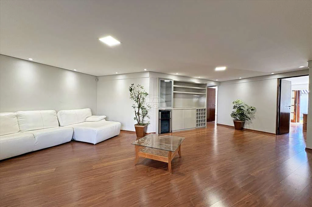 Rental house with 3 bedrooms and 163 m² — photo 2