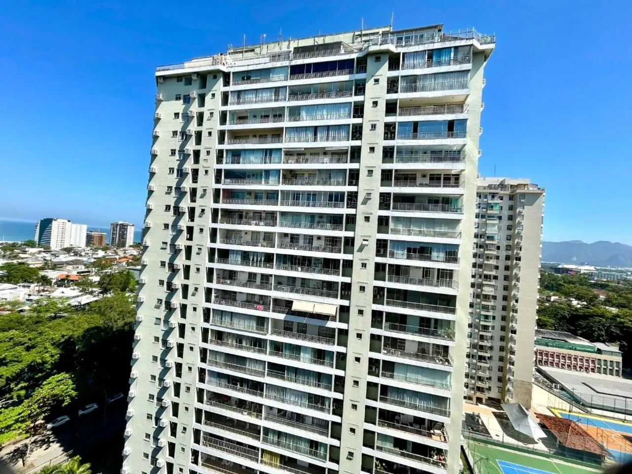 2-bedroom apartment with a balcony — photo 3