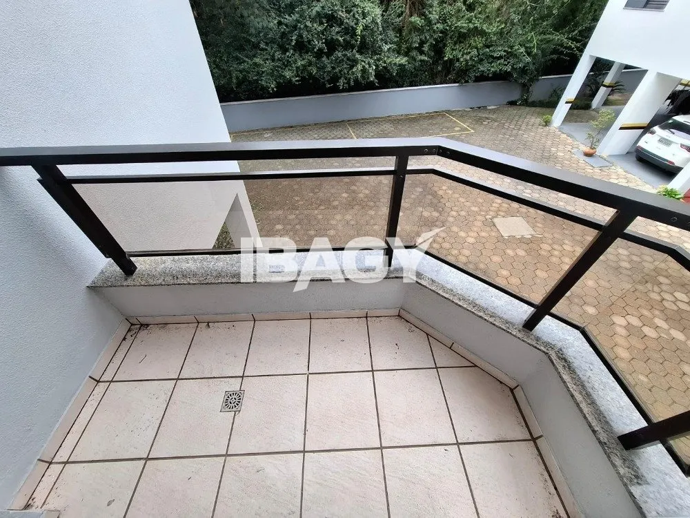 Apartamento amueblado de 3 dormitorios con balcón y parrilla — photo 33