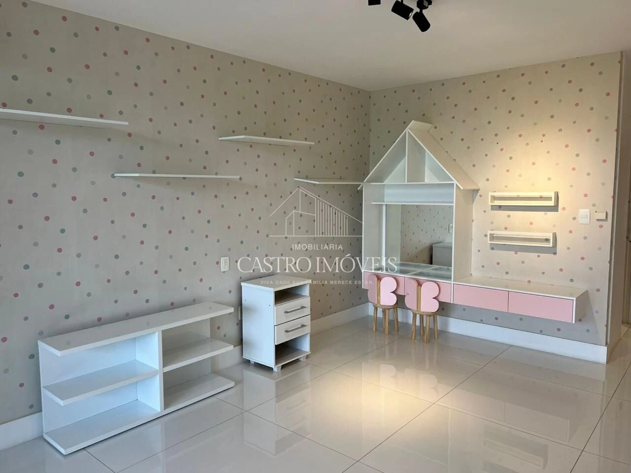 House 980 m² with 4 en-suite bedrooms and gas kitchen — photo 34