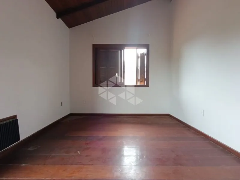 Furnished 360 m² house with 3 bedrooms and 6 parking spaces — photo 25
