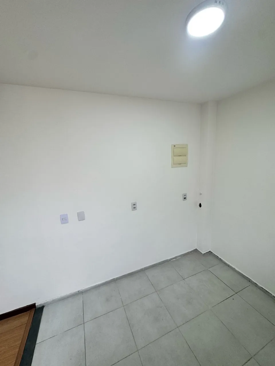 Wood or laminate floors in a 2-bedroom apartment, 42 m² — photo 9