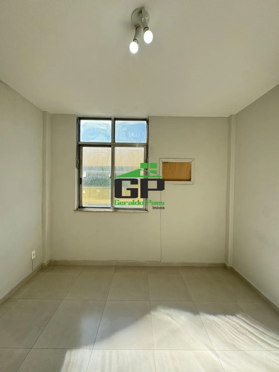 Apartment with 2 bedrooms and a laundry area — photo 16