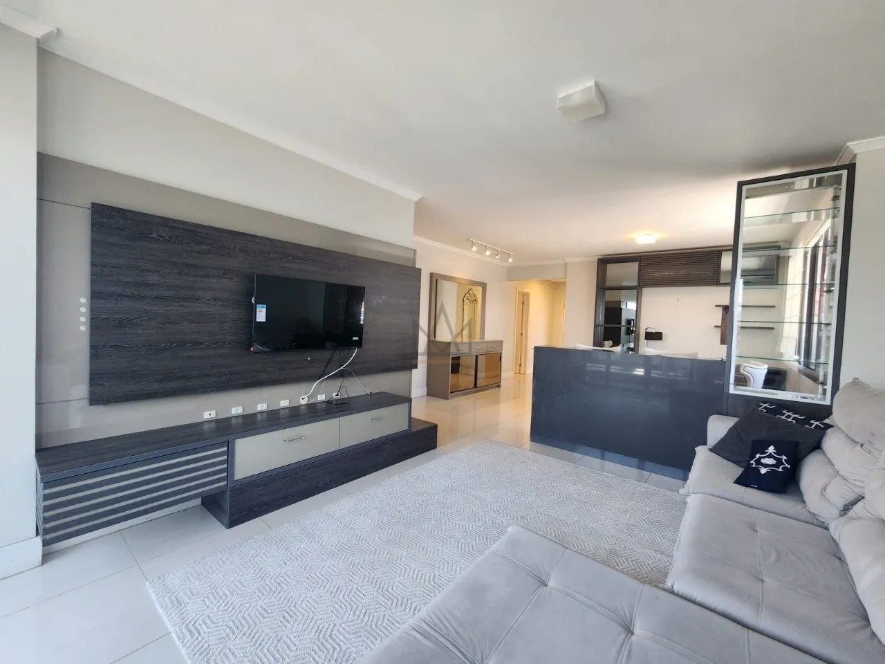 4-bedroom apartment in a building with a gym — photo 10