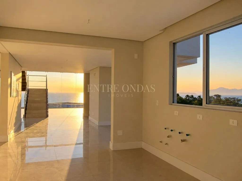 718 m² house with a water view and floor-to-ceiling windows — photo 21