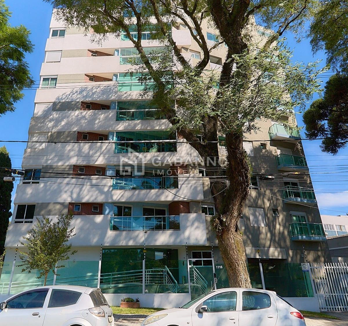 Furnished apartment, 69 m², with a glass-enclosed balcony — photo 4