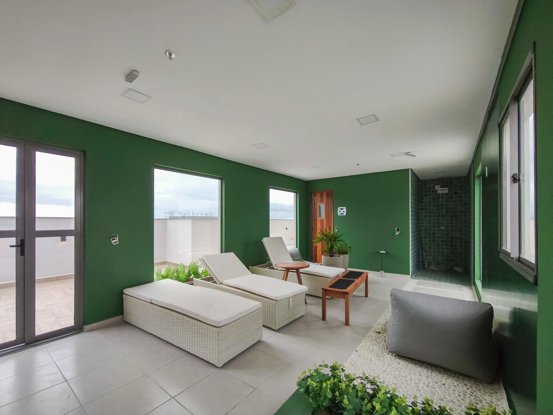 2-bedroom apartment in a building with a sauna — photo 46