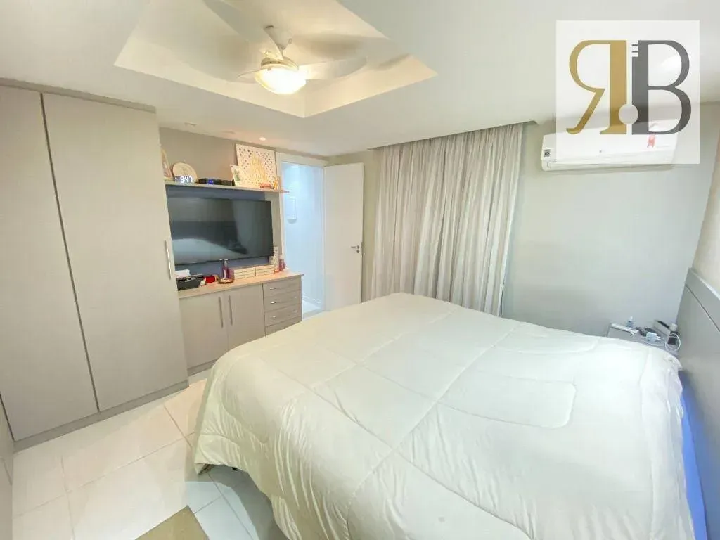 Рабочее место и 4 спальни: квартира 252 м² — photo 12