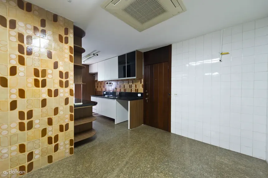 Unfurnished apartment with 4 bedrooms and 5 bathrooms — photo 33