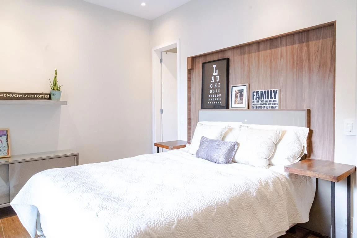 Furnished 2-bedroom apartment with a glassed-in balcony — photo 4