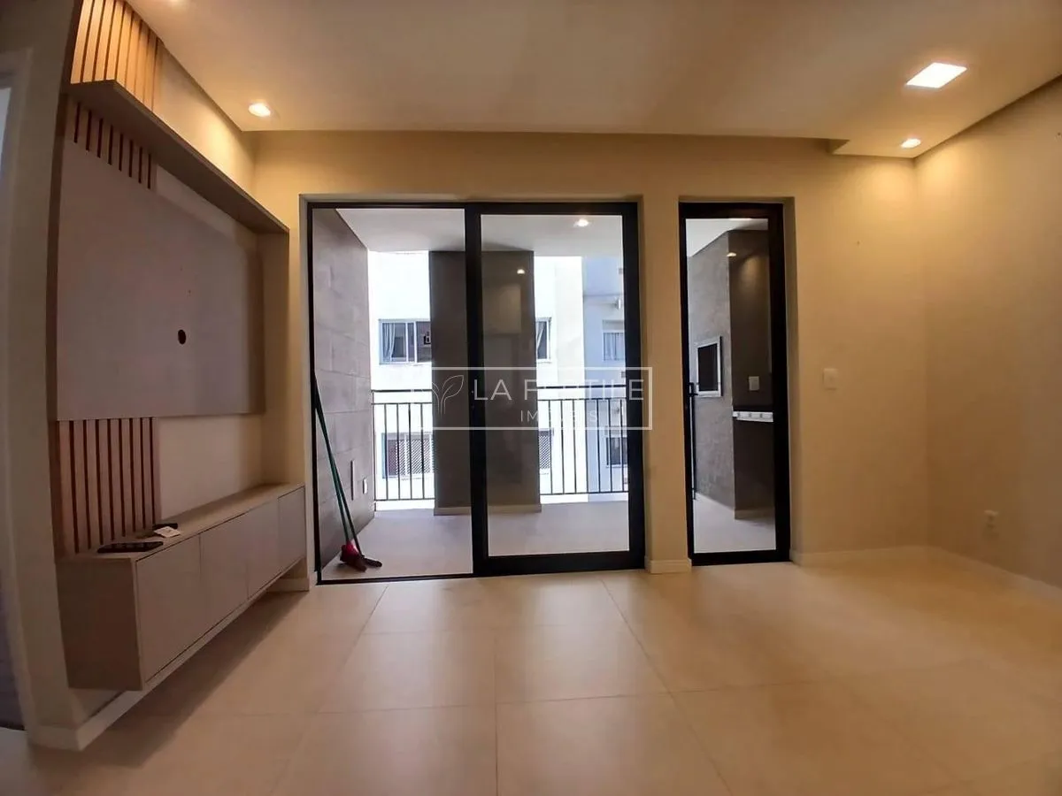 Apartamento com 2 dormitórios e varanda, 55,43 m² — photo 18