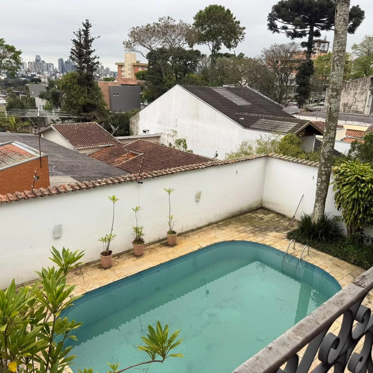 Casa mobiliada com 683 m² e 7 quartos com suítes