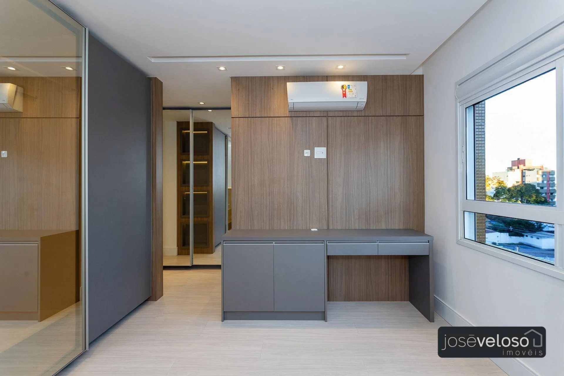 Apartment with open-plan kitchen and 4 bedrooms, 297 m² — photo 38