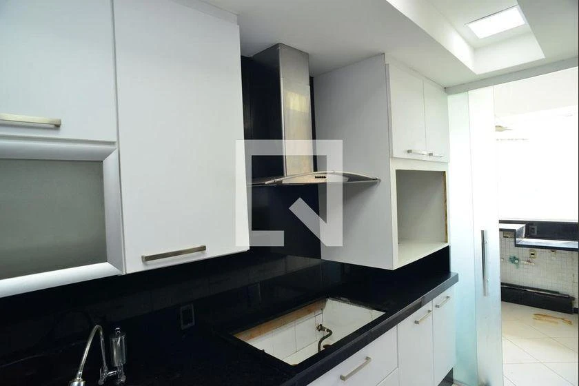 3-bedroom apartment with a walk-in closet — photo 36