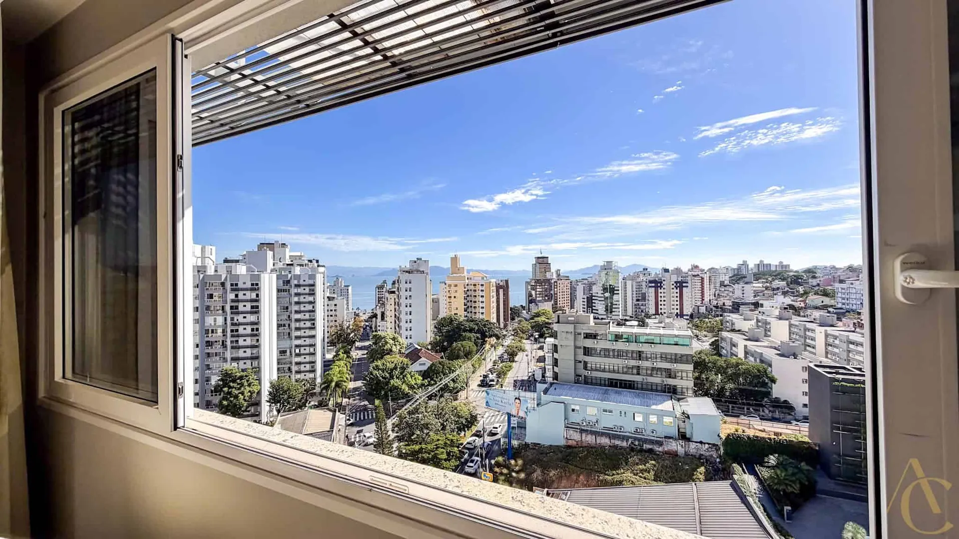 Furnished studio with glassed-in balcony and storage — photo 34