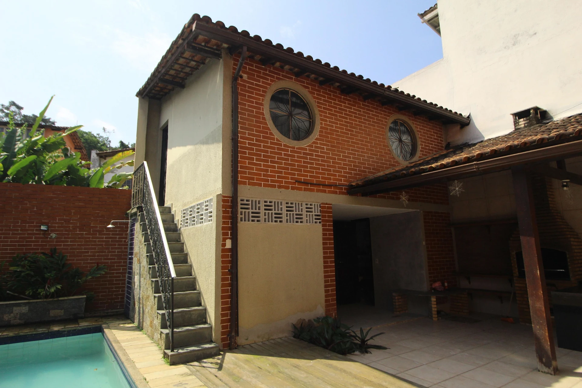 House, 450 m², with a grill on the balcony — photo 48