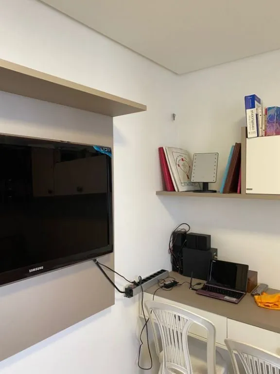 Furnished apartment, 92 m², with a glass-enclosed balcony — photo 11