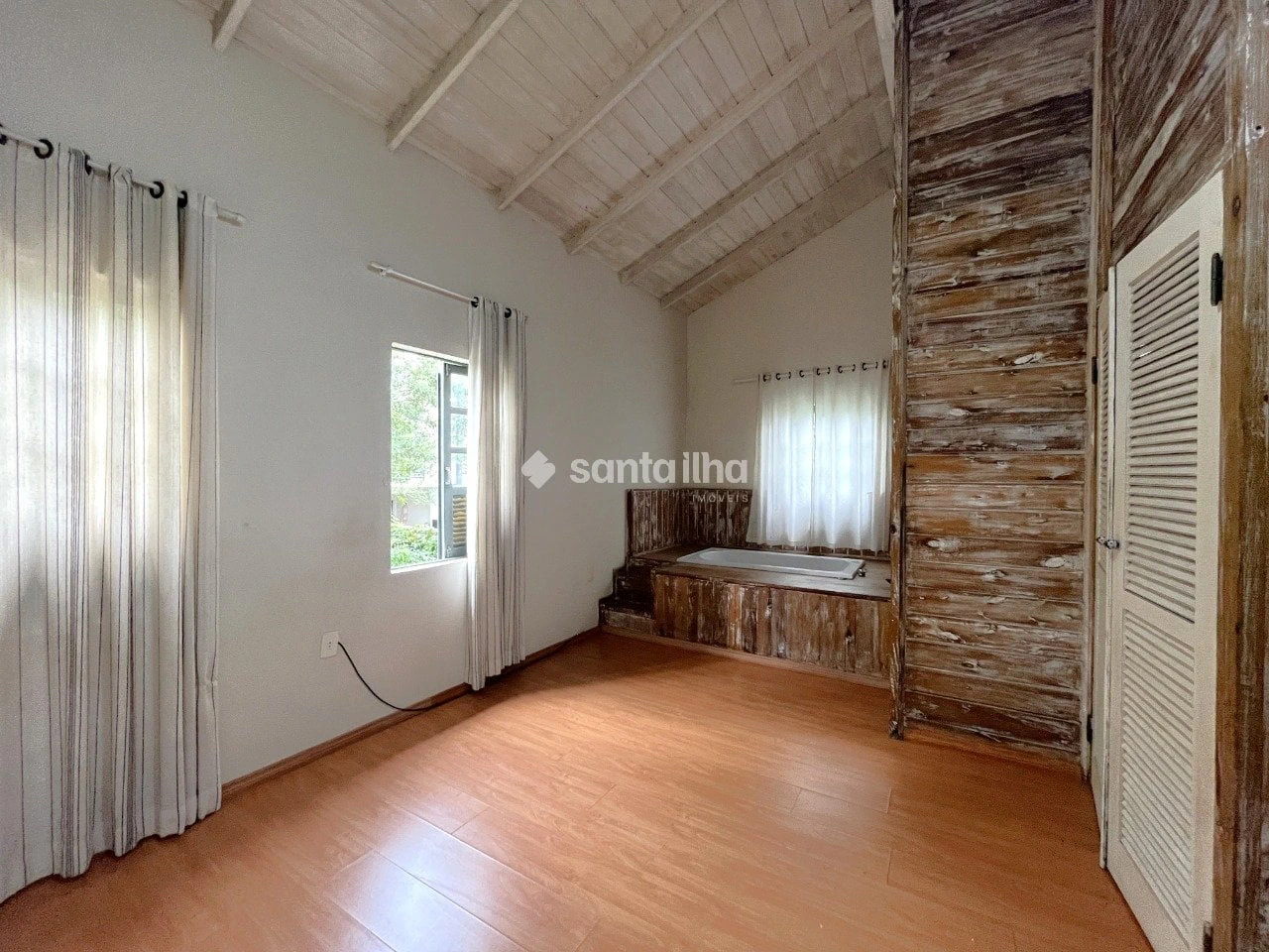 3-bedroom house with a bathtub — photo 24