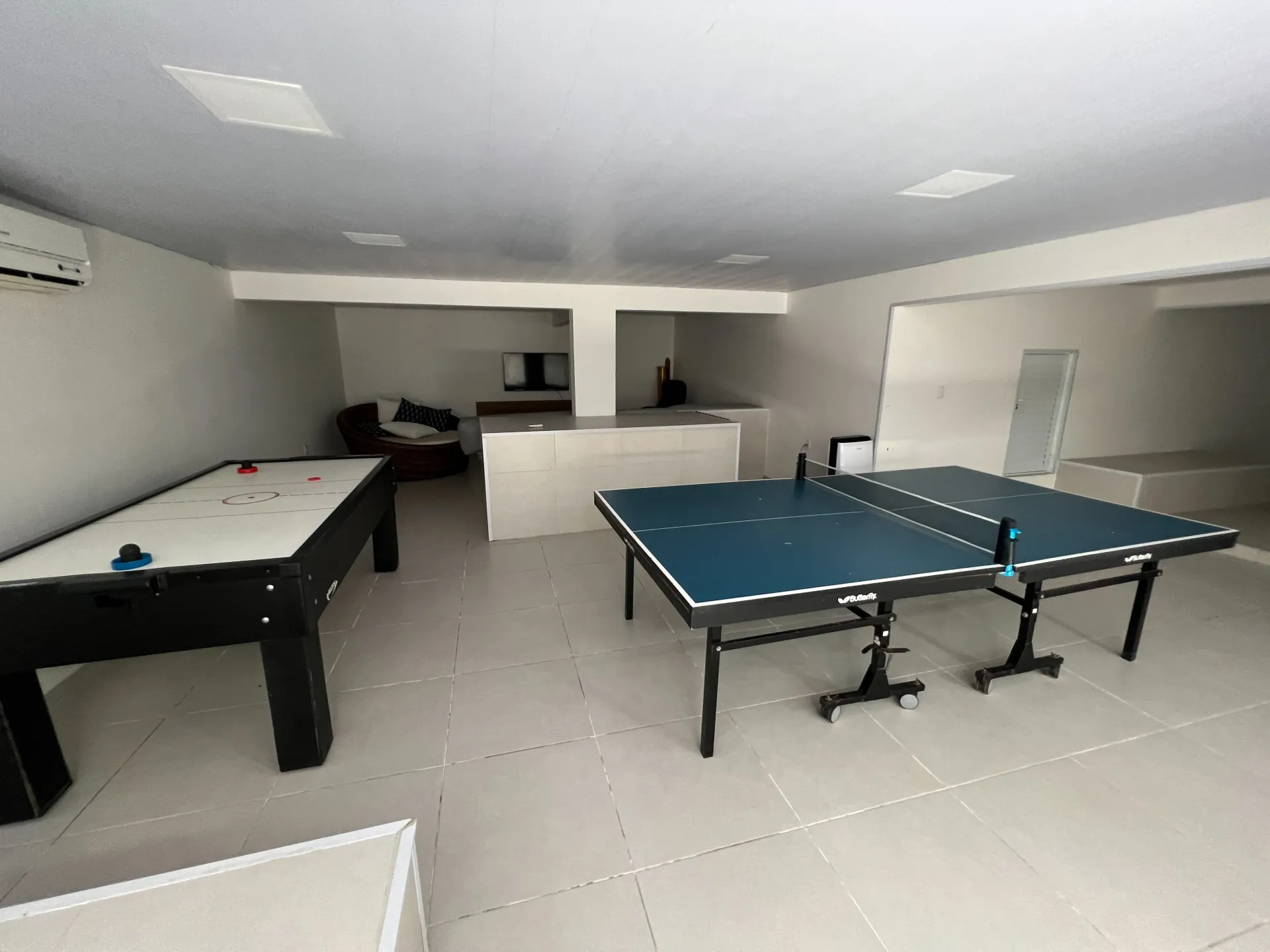 Furnished house with 6 en-suite bedrooms and private BBQ — photo 14
