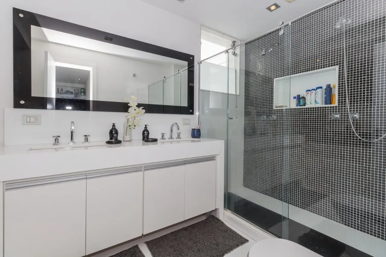 Furnished house with 5 bedrooms and 5 bathrooms — photo 19