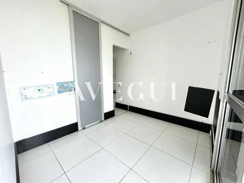 Residential apartment with 4 bedrooms and 4 bathrooms — photo 15