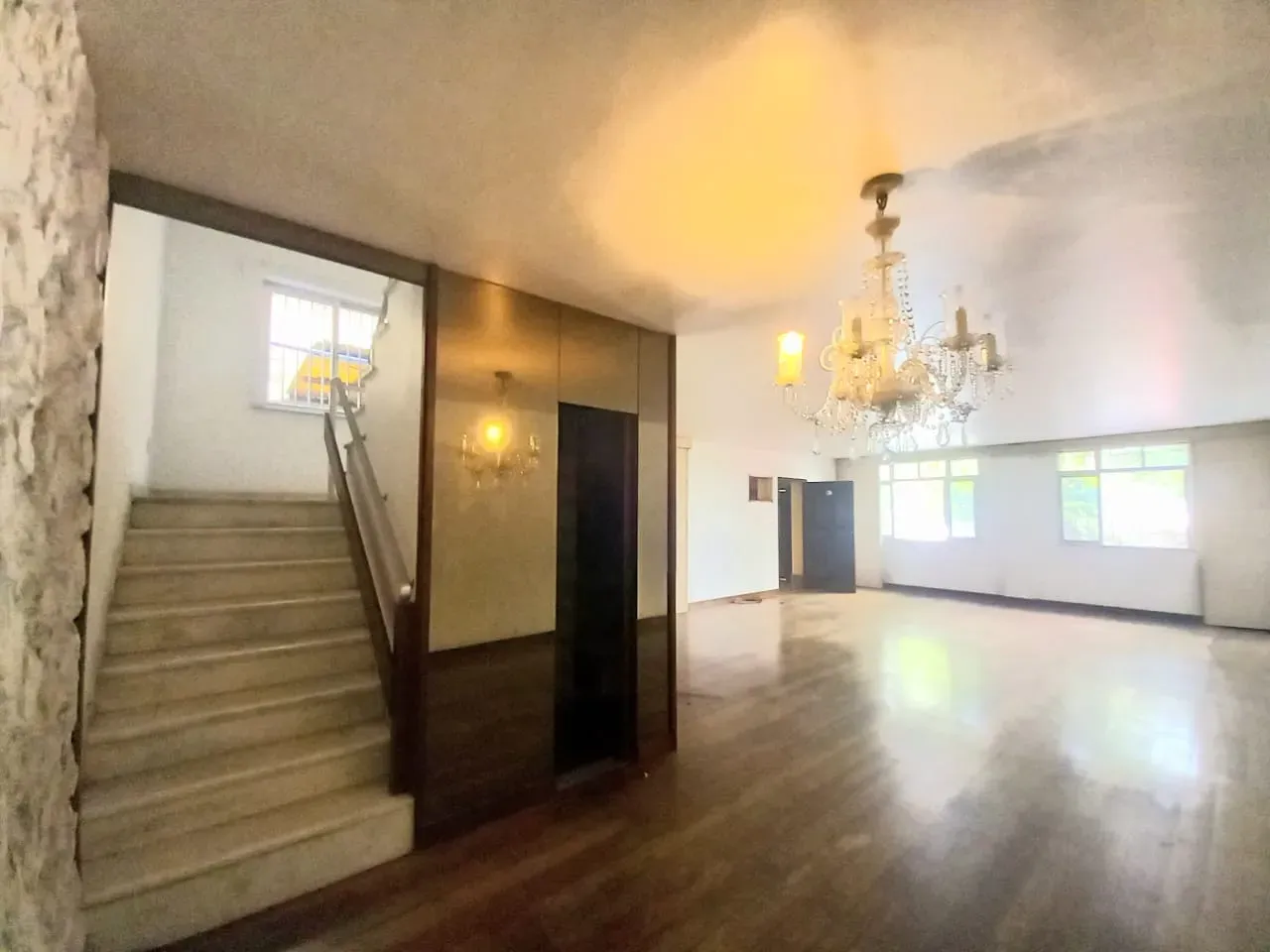 House with 2 bedrooms and 5 bathrooms plus 2 parking spots — photo 7