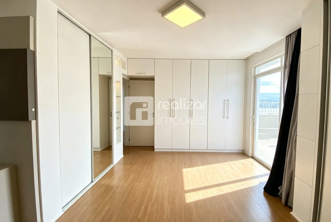 Apartment on the 11th floor with a water view — photo 14
