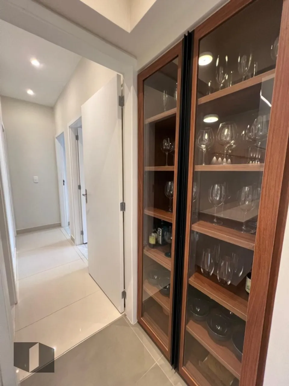 Furnished apartment with 3 bedrooms and 3 bathrooms — photo 15
