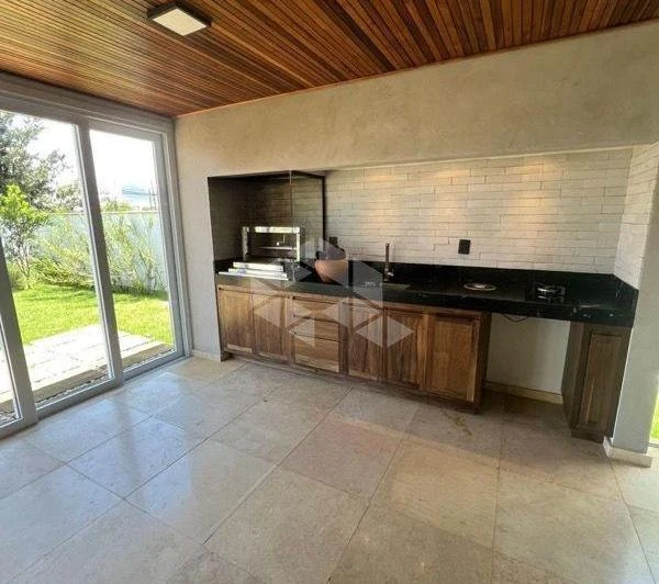 Rental house with 4 en-suite bedrooms and 350 m² — photo 2