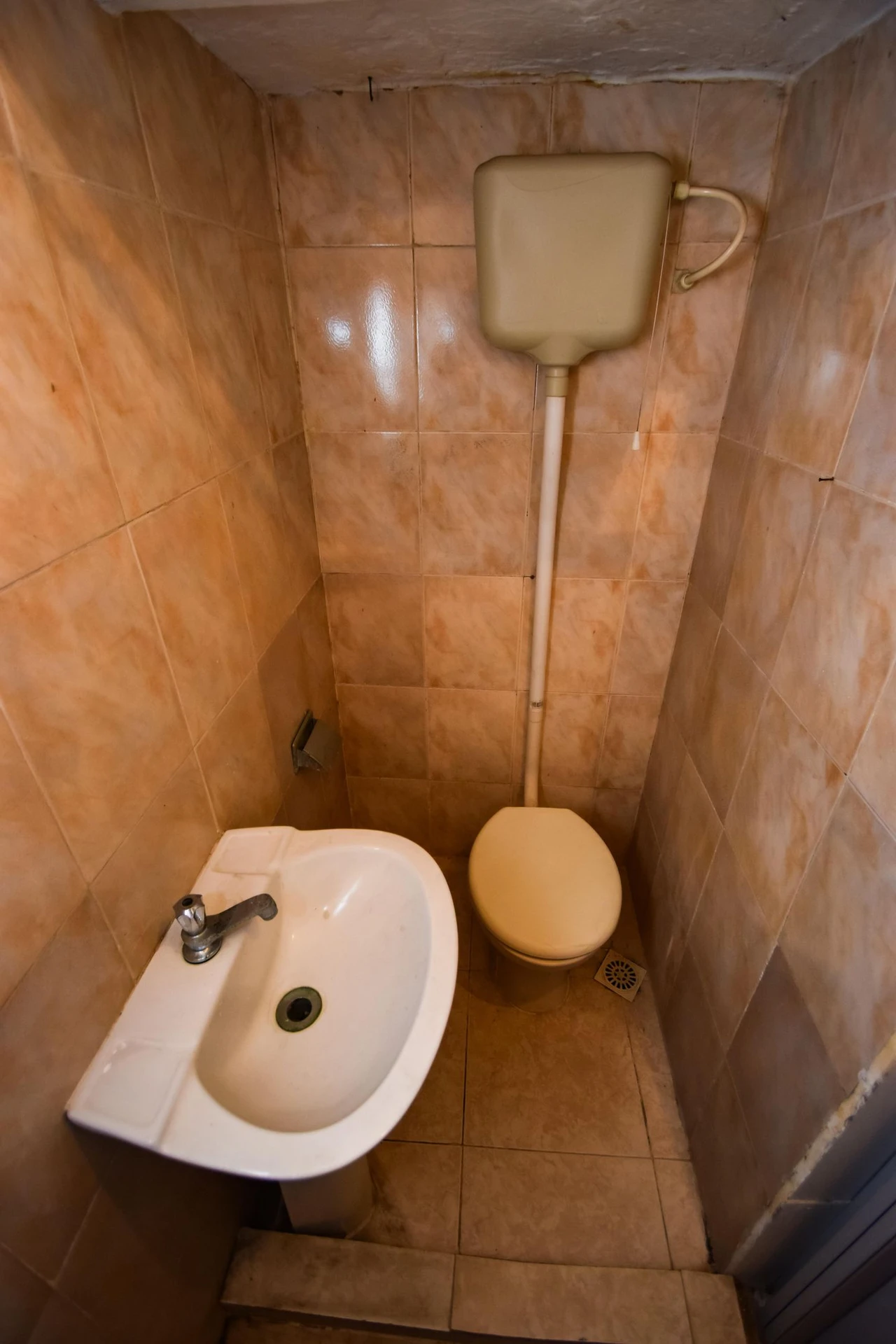 Unfurnished studio with no parking and 1 bedroom — photo 12