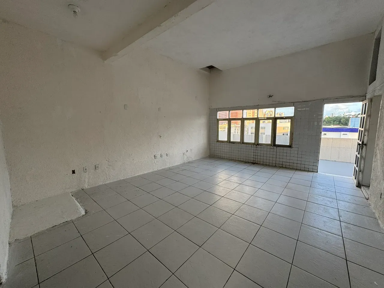 Квартира з 3 спальнями, у будинку є басейн — photo 25