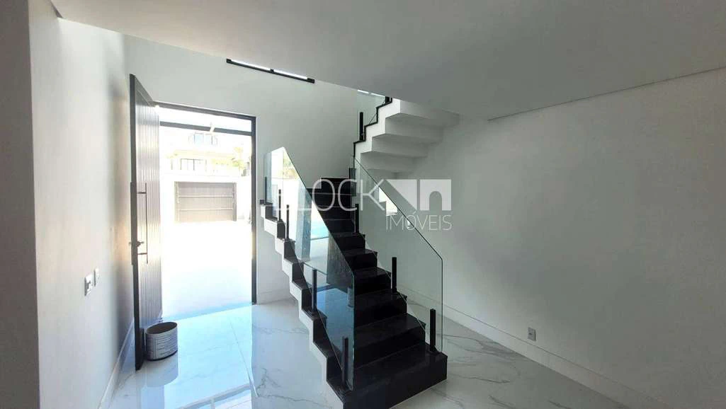 House with 5 en-suite bedrooms and private garden — photo 19