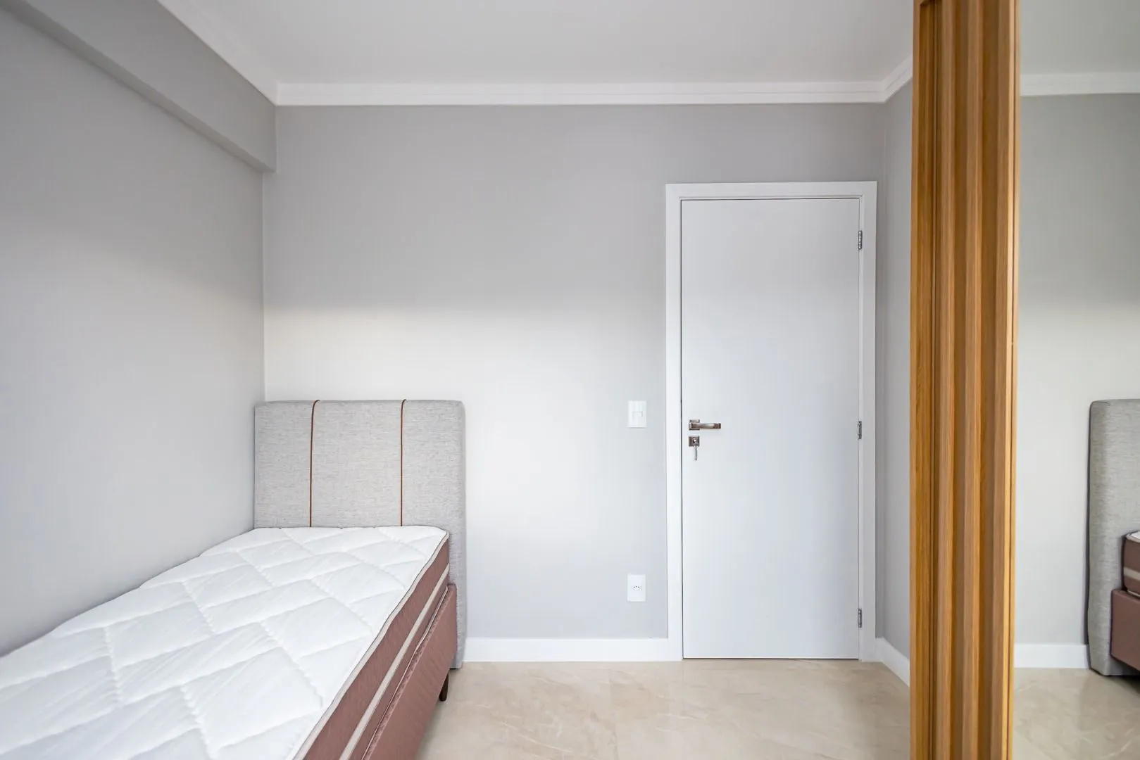 2-bedroom apartment with a washing machine in Curitiba — photo 24