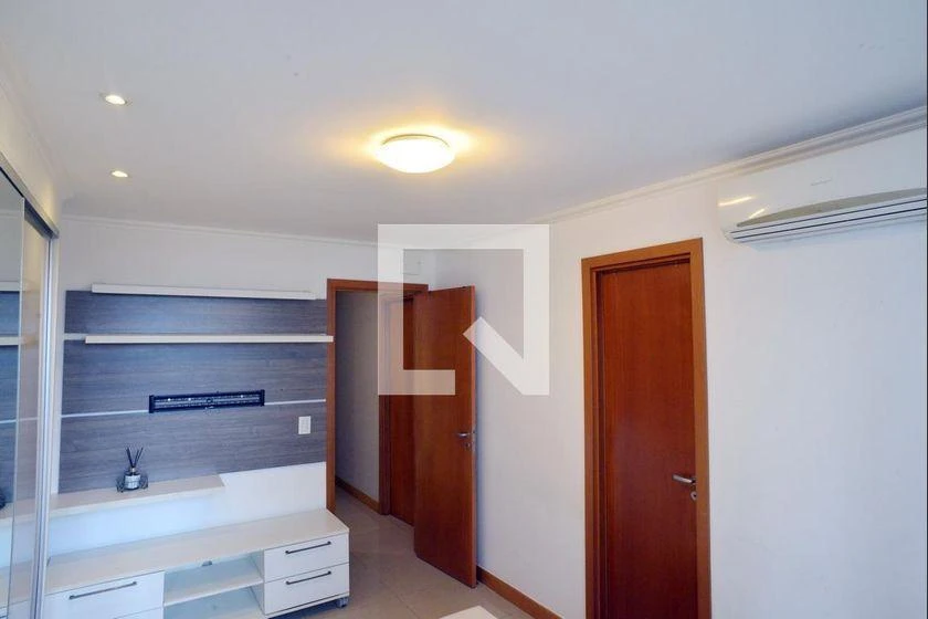 Glass-enclosed balcony in a 4-bedroom apartment, 233 m² — photo 26