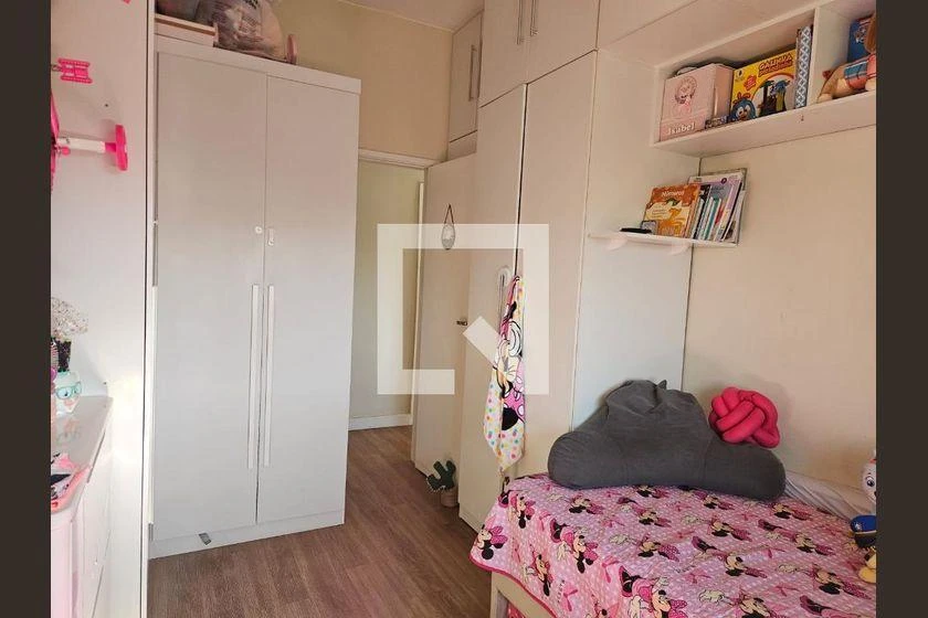 Walk-in closet in a 2-bedroom apartment, 70 m² — photo 3