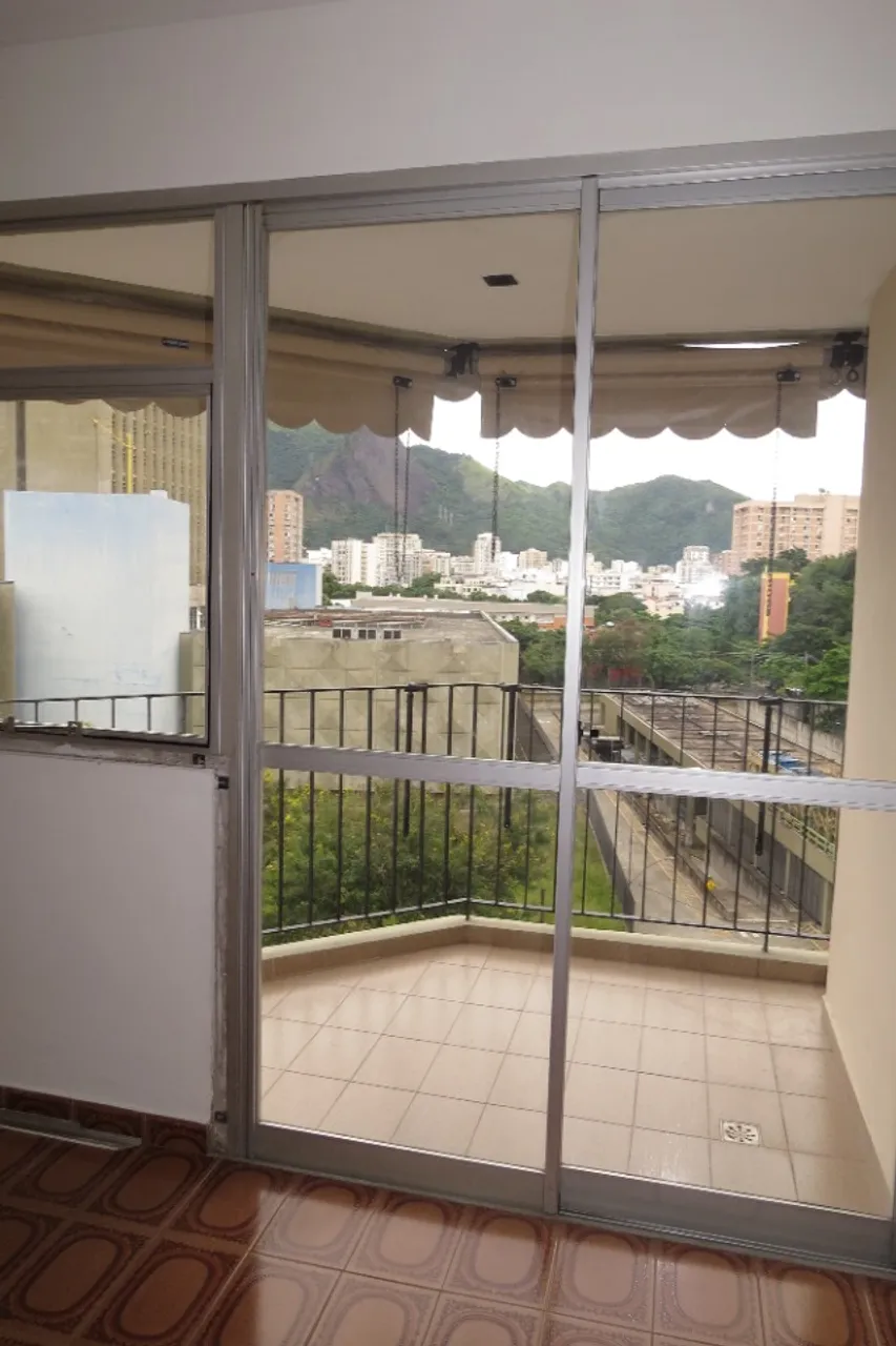 2-bedroom apartment with a mountain view — photo 11