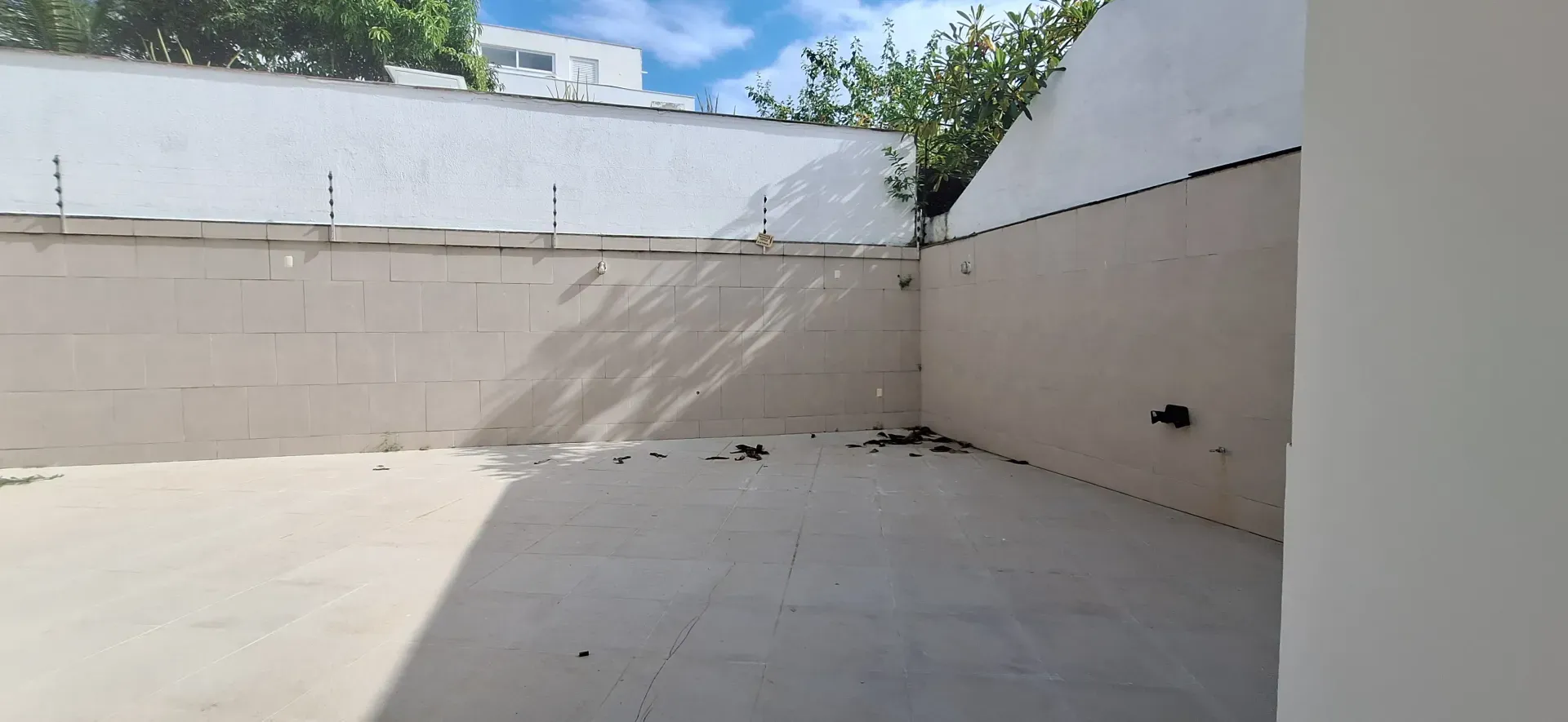 House with 900 m², 5 bedrooms and 4 parking spots — photo 38