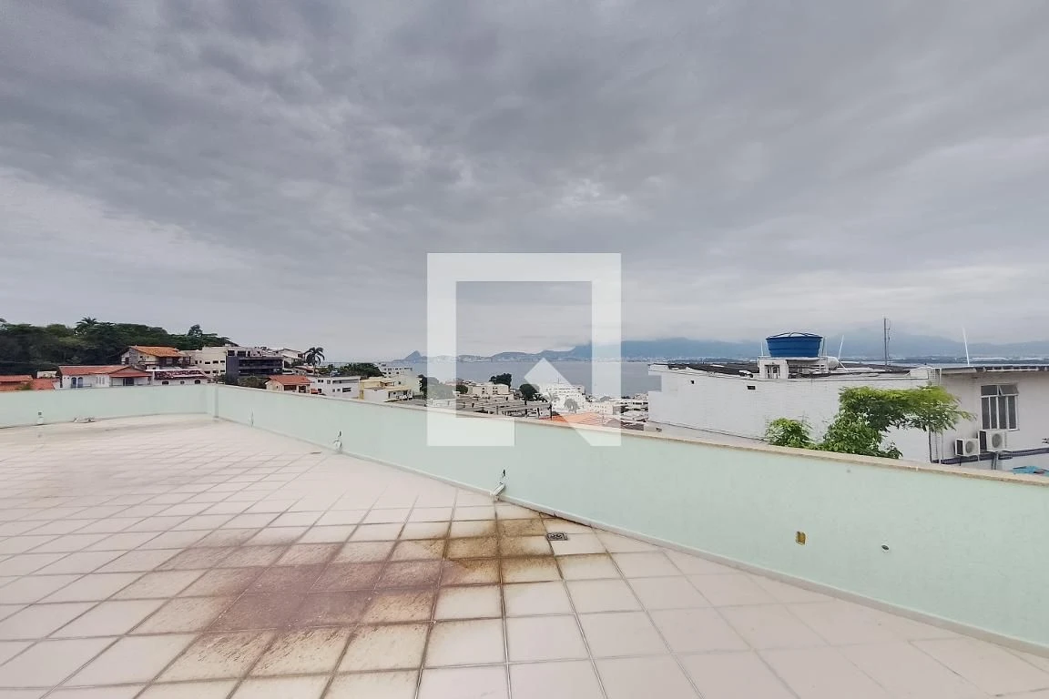 460 m² house with a water view and a private pool — photo 34