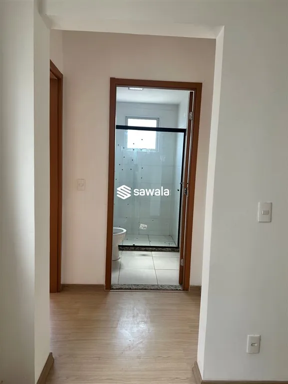2-bedroom apartment with wood or laminate floors — photo 6