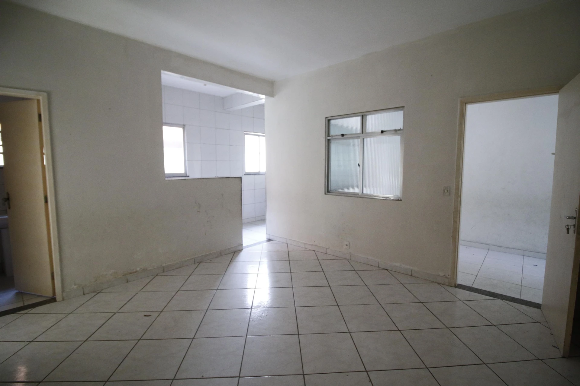 1-bedroom apartment with tile floors — photo 10