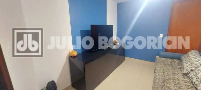 Walk-in closet in a 3-bedroom apartment, 165 m² — photo 20