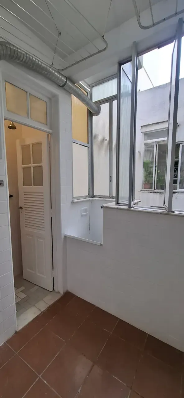 Wood or laminate floors in a 2-bedroom apartment, 68 m² — photo 18