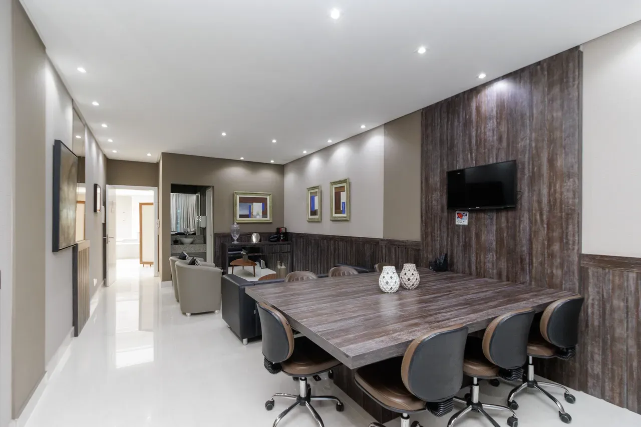 One-bedroom apartment in a building with a coworking space — photo 42