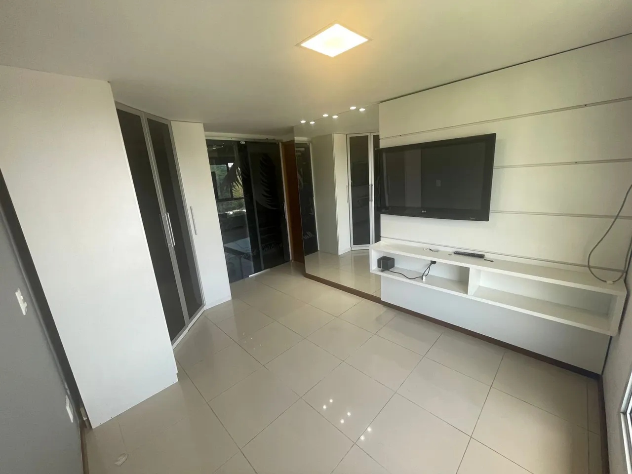 Furnished apartment with 4 bedrooms and 3 bathrooms — photo 17