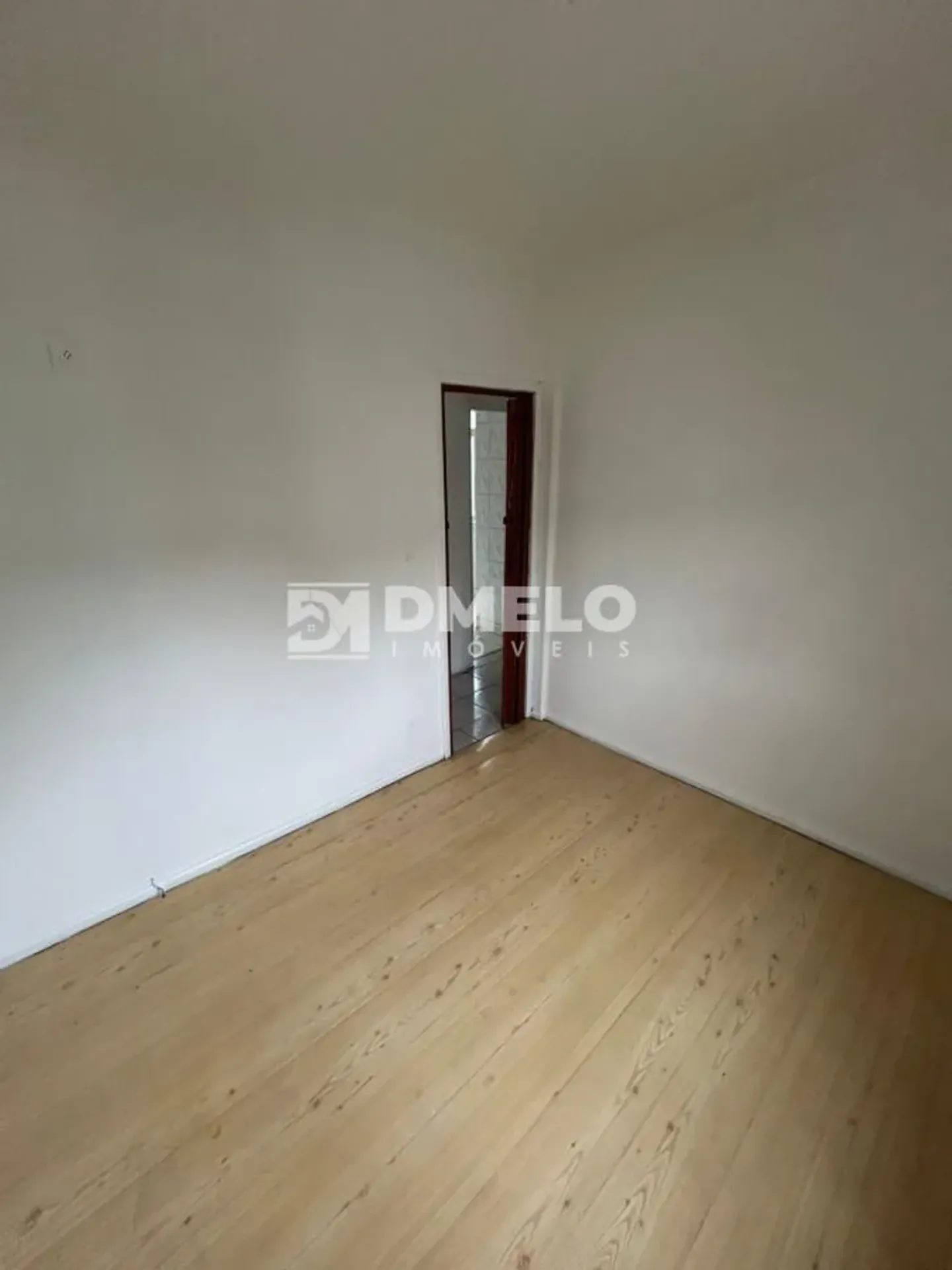 2-bedroom apartment with a separate kitchen and living room — photo 11