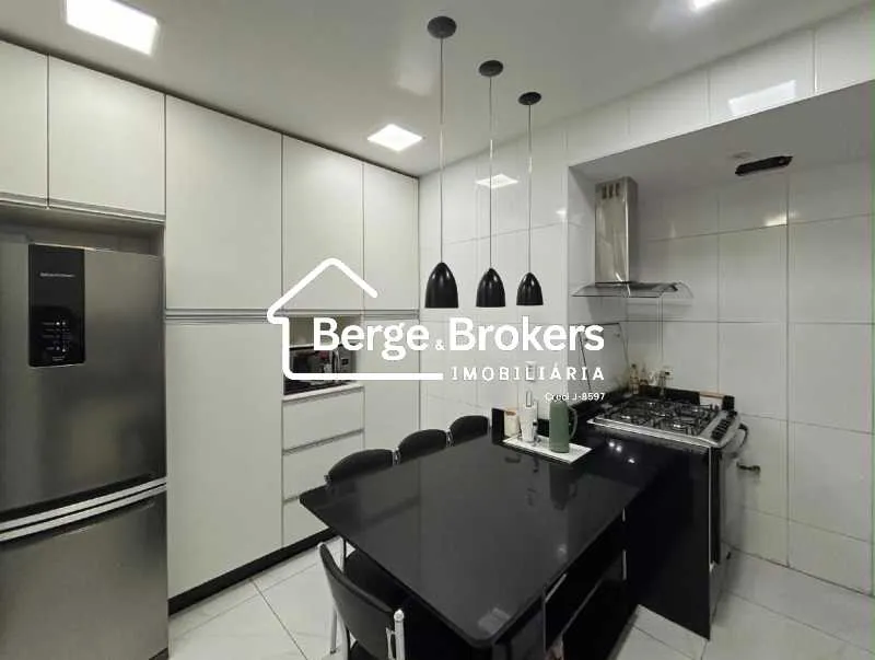 Furnished 3-bedroom apartment with 3 bathrooms — photo 11