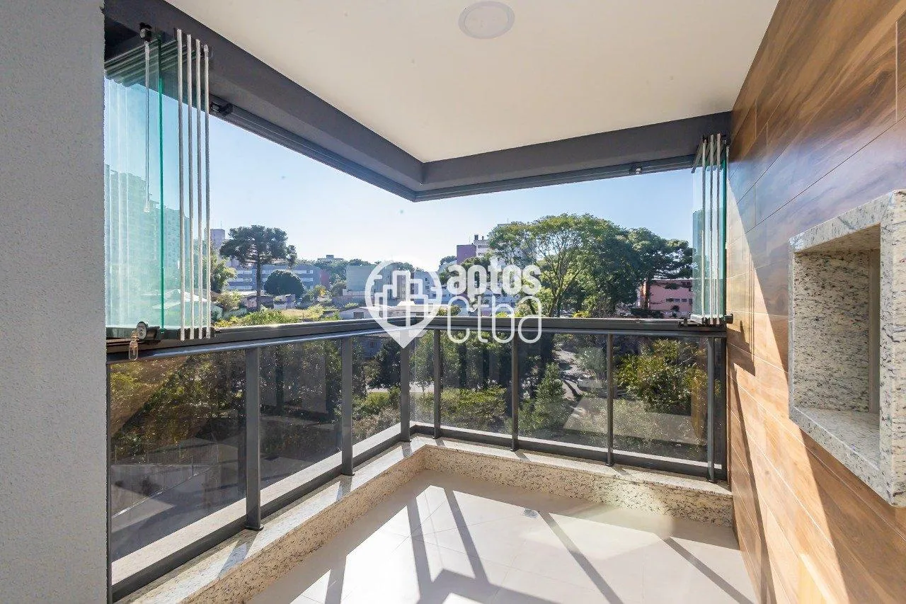 Glass-enclosed balcony in a 2-bedroom apartment, 81 m² — photo 14