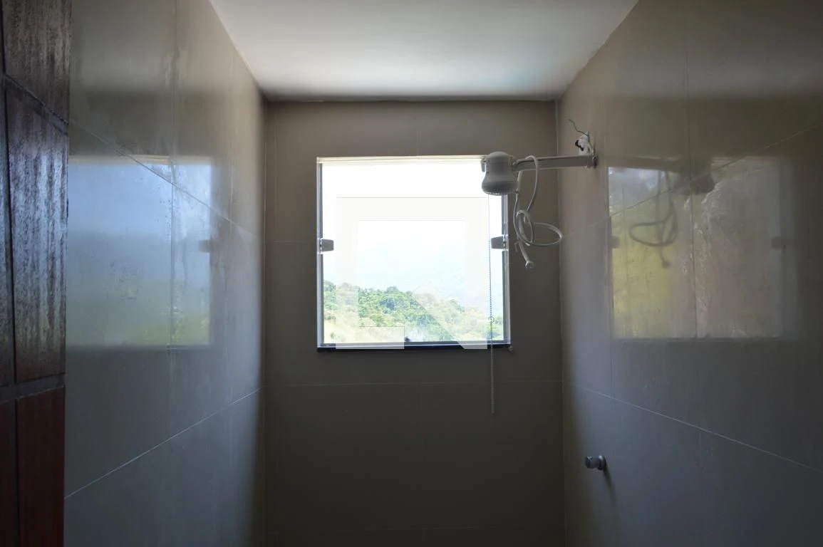 Casa de 3 quartos com janelas do piso ao teto — photo 47