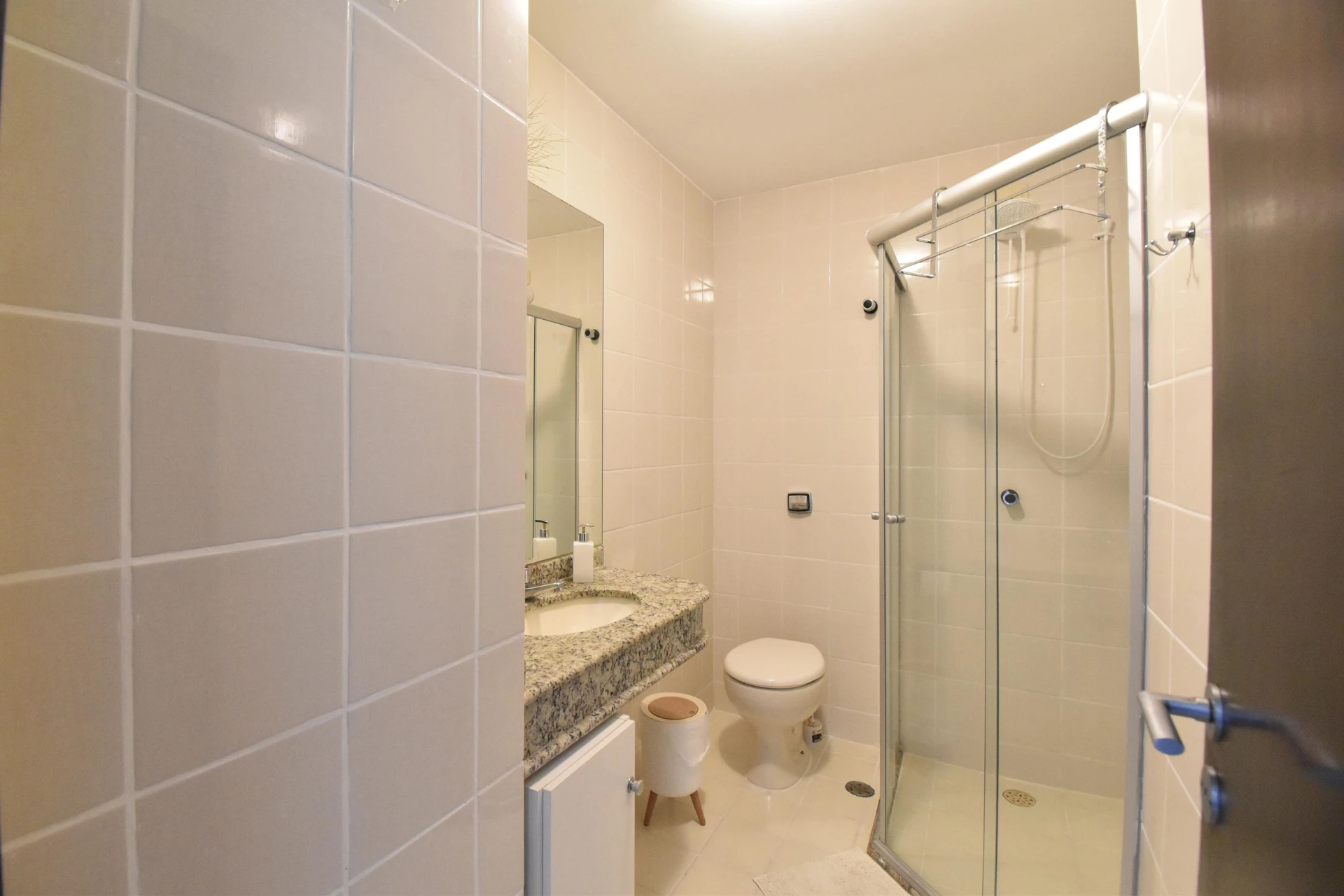 Furnished studio with 1 bedroom and 1 bathroom — photo 30